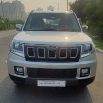 Mahindra Tuv 300 T10
