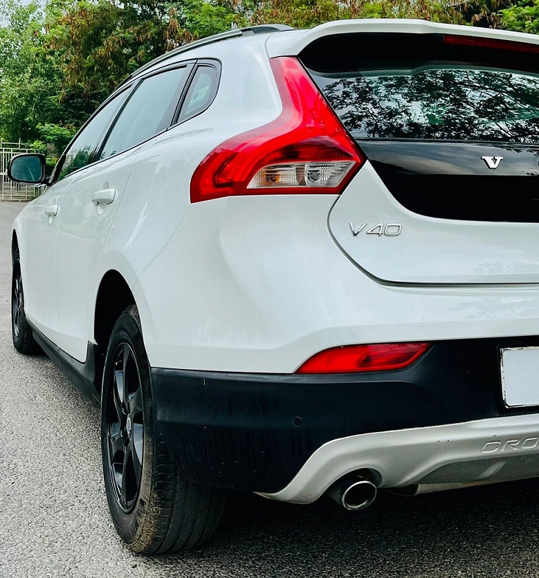 Volvo V40 Cross Country-T4 Momentum Very Good Condition– Used Cars