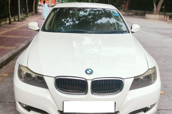 BMW 320i Sedan Petrol