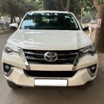 Toyota Fortuner Sigma 4 AT Sunroof