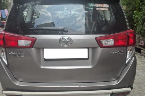Toyota Innova-Crysta 2.4(GX)