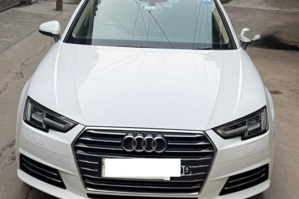 Audi A4 30 TFSI Premium Plus
