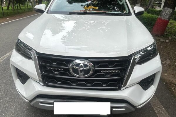 Toyota Fortuner 4x2 MT